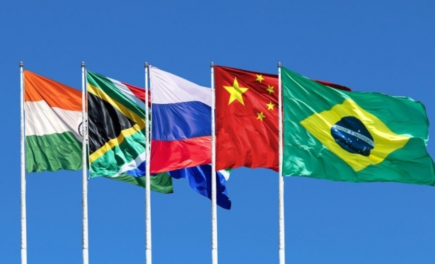 BRICS Avana em Discusso de Moeda Comum: Alternativa ao Dlar sem Impactar o Real